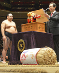 優勝の鶴竜関.jpg